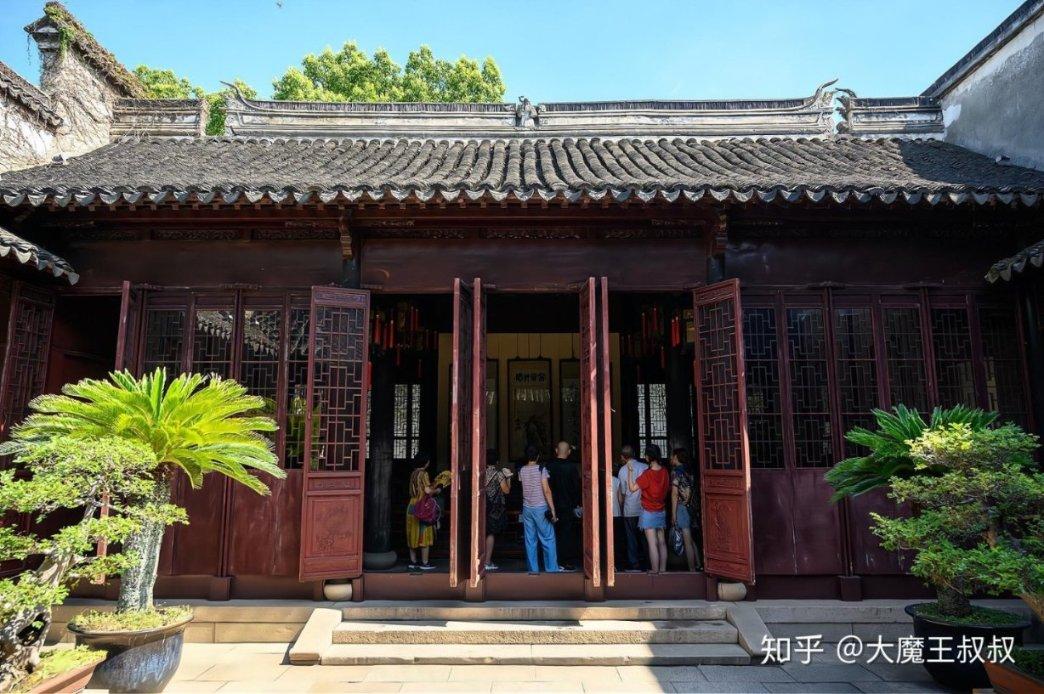 宝宝为什么不肯坐餐椅？带宝宝出去旅行需要带的用品有哪些？游戏画面